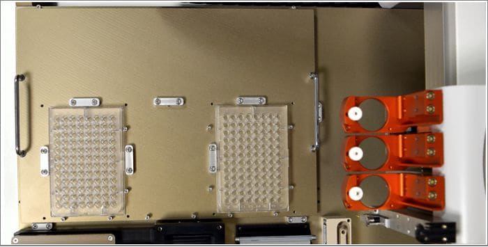 BS3.2 tray (left); Holders for three disposable cartirdges (right)