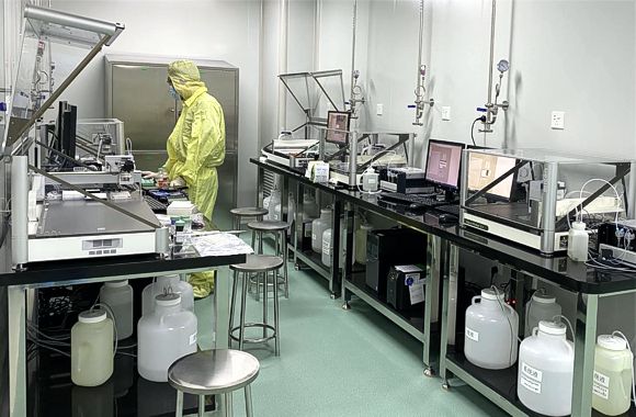 Array production facility with multiple GeSiM Nano-Plotter